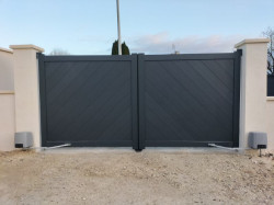 Portail aluminium à Surgères